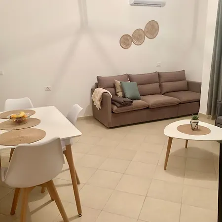 Liar Apartment *